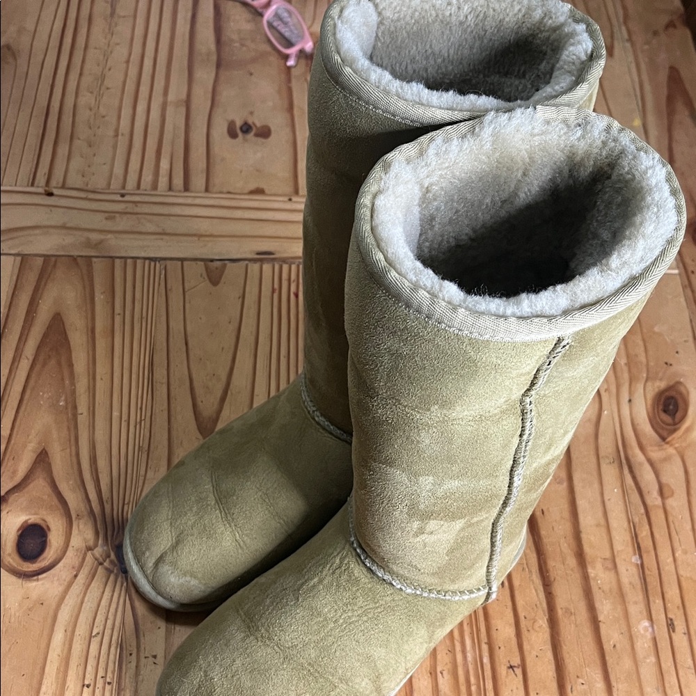UGG Vintage  Olive Suede Boots Australia - Picture 4 of 9